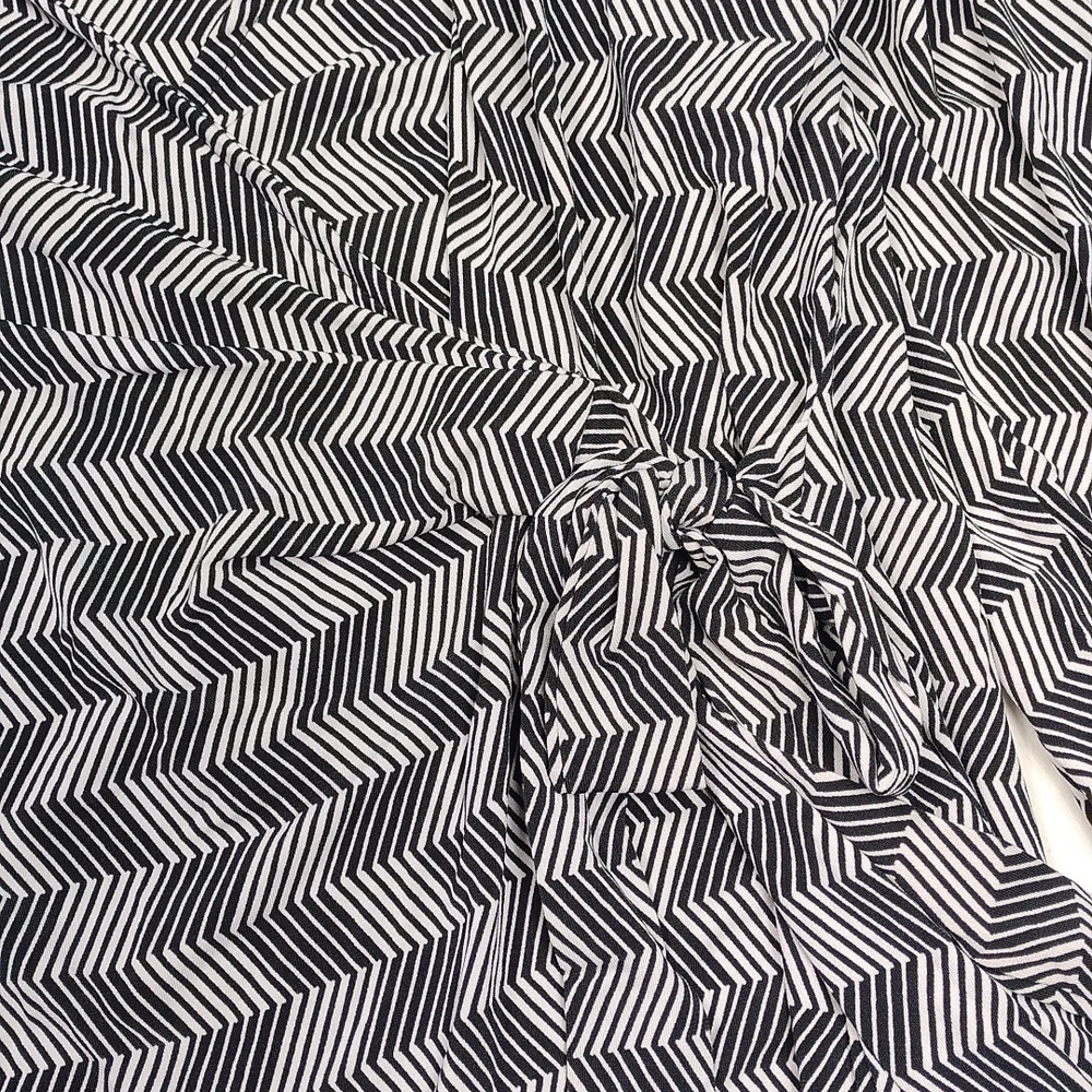 NWT Massini Black and White Chevron Blouse Size 3X - Picture 5 of 8